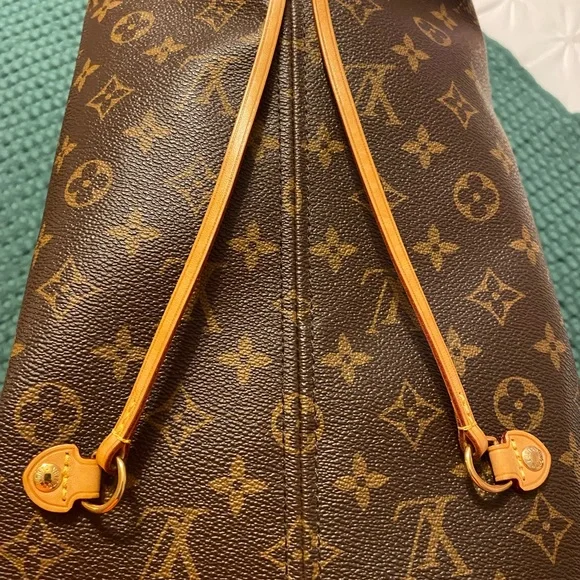 Louis Vuitton Monogram Neverfull MM - Picture 15 of 16